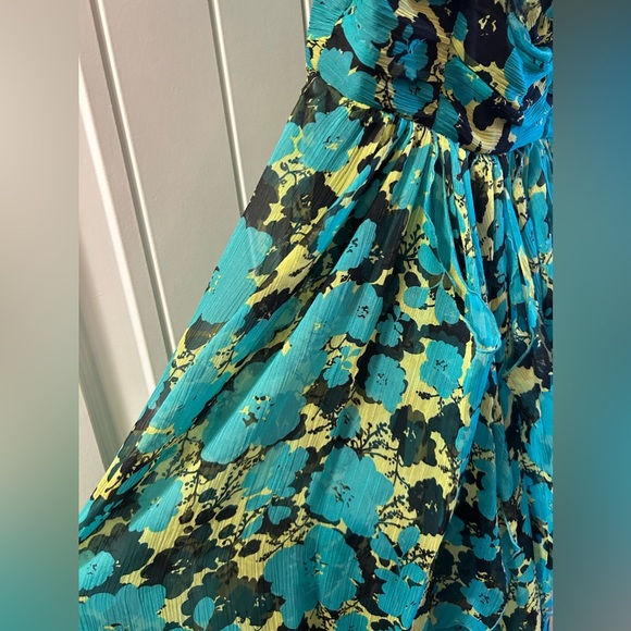 Kensie Formal Handkerchief Dress Straps/Strapless.  Size 4. - Picture 4 of 7